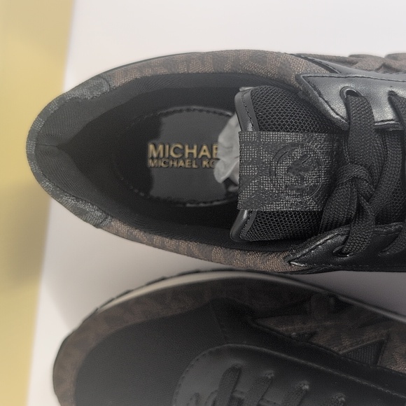 Size 8.5 Michael Kors Maddie Sneakers NEW ! - Picture 6 of 12